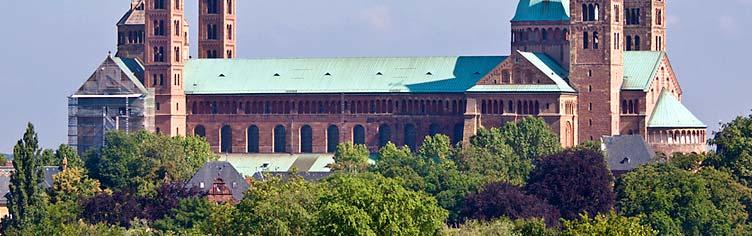 Der prachvolle Kaiserdom in Speyer / Pfalz.